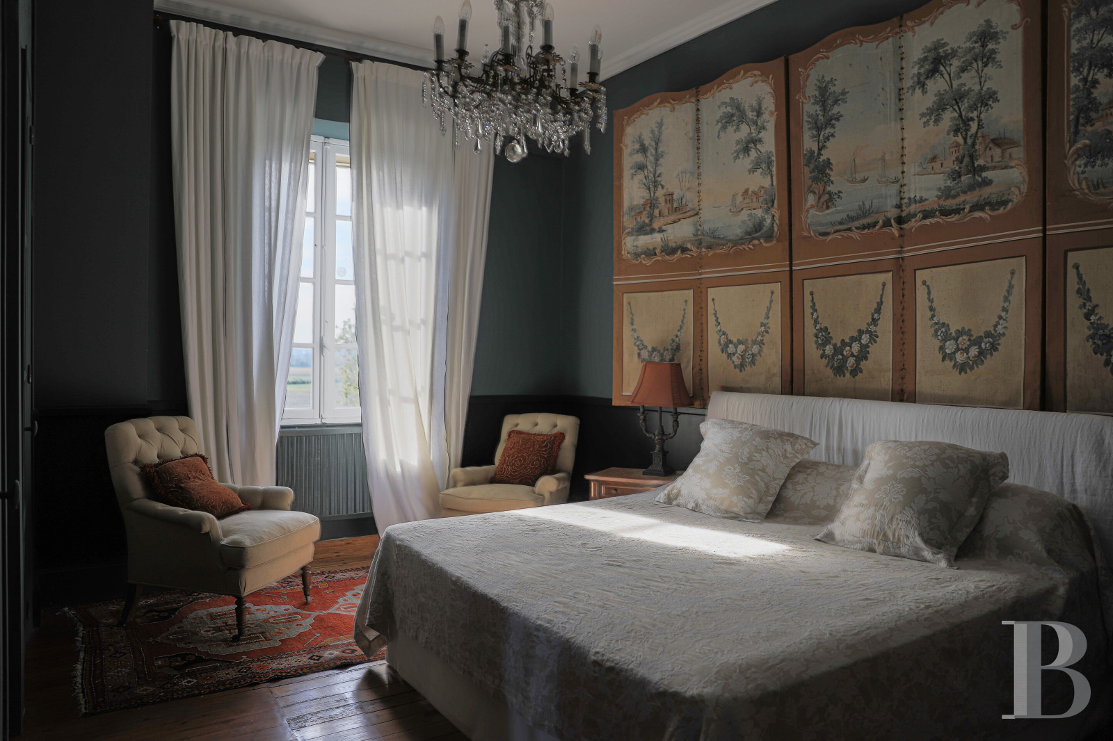 An 18th century chateau surrounded by trees and hills in the Lot valley - photo  n°26